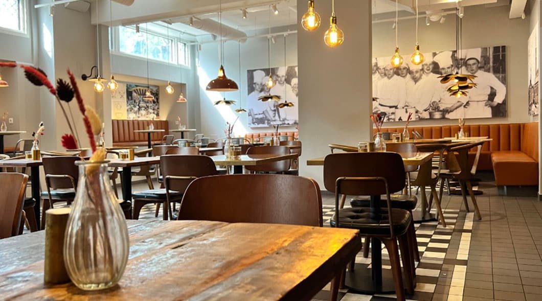Skybar — spisebord og siddepladser
